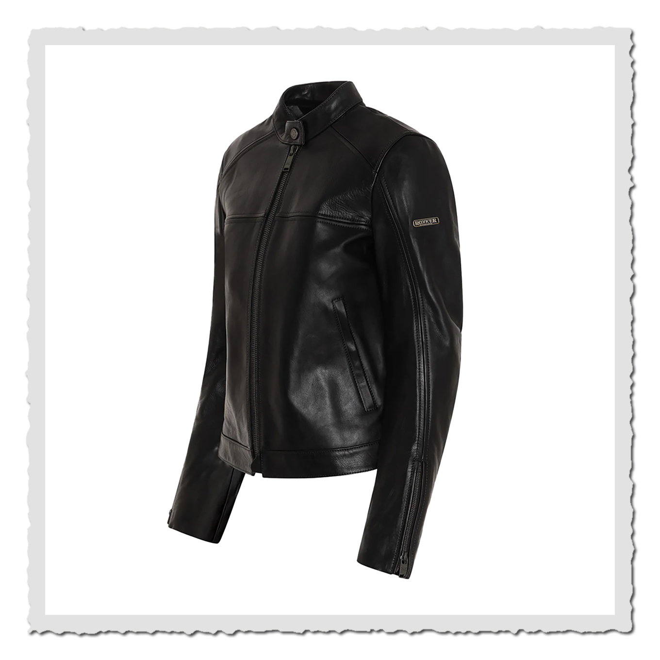 Produktansicht einer schwarzen Jacke aus seitlicher Perspektive, langer Ärmel und Front sichtbar, heller Hintergrund.